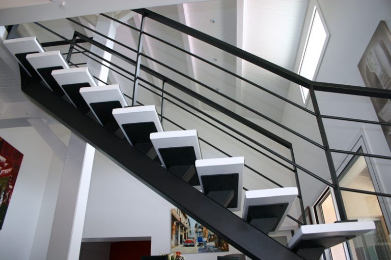 escalier métal et bois blanc sur mesure