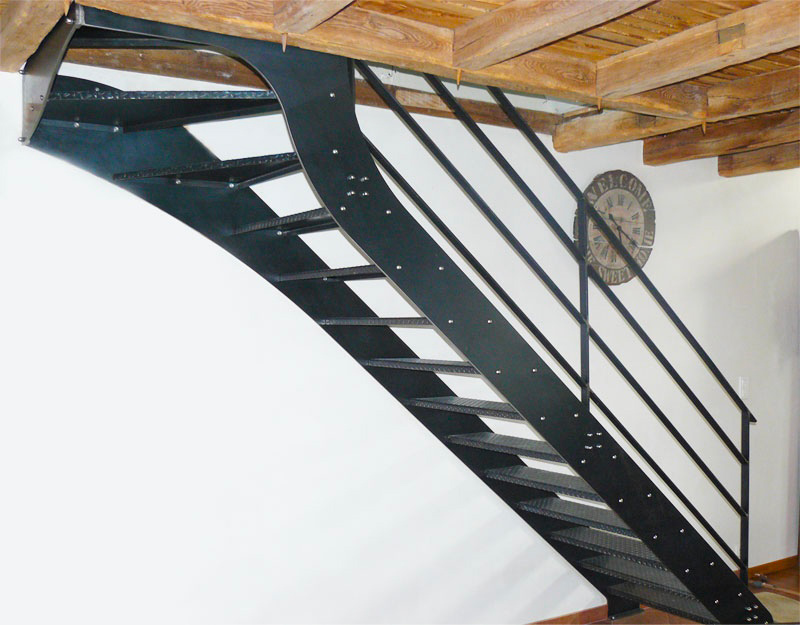 escalier style loft en métal brut